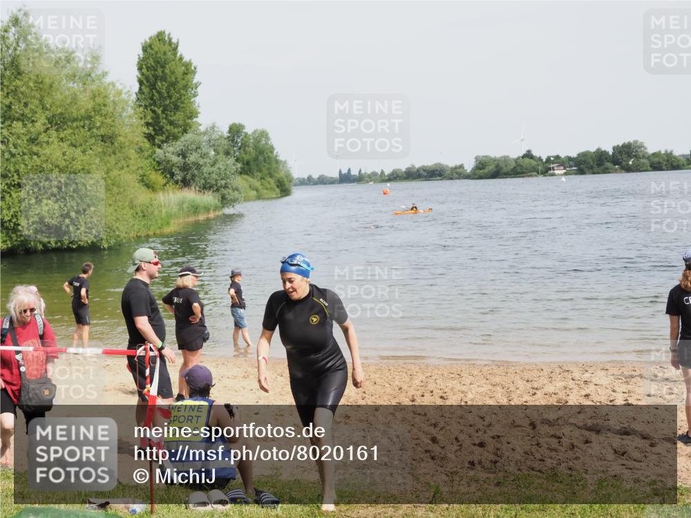 21.06.2025 - 27. Vierlanden-Triathlon MichiJ http://msf.ph/oto/8020161 15.06.2026 10:20:32 Schwimmen 619 meine-sportfotos.de