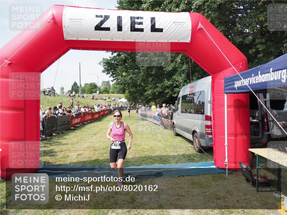 21.06.2025 - 27. Vierlanden-Triathlon MichiJ http://msf.ph/oto/8020162 15.06.2026 11:35:46 Ziel 476, 494 meine-sportfotos.de