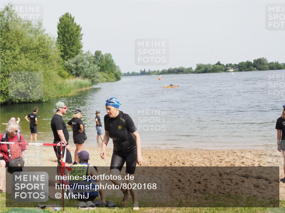 21.06.2025 - 27. Vierlanden-Triathlon MichiJ http://msf.ph/oto/8020168 15.06.2026 10:20:32 Schwimmen 619 meine-sportfotos.de