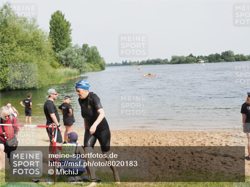 21.06.2025 - 27. Vierlanden-Triathlon MichiJ http://msf.ph/oto/8020183 15.06.2026 10:20:32 Schwimmen 619 meine-sportfotos.de