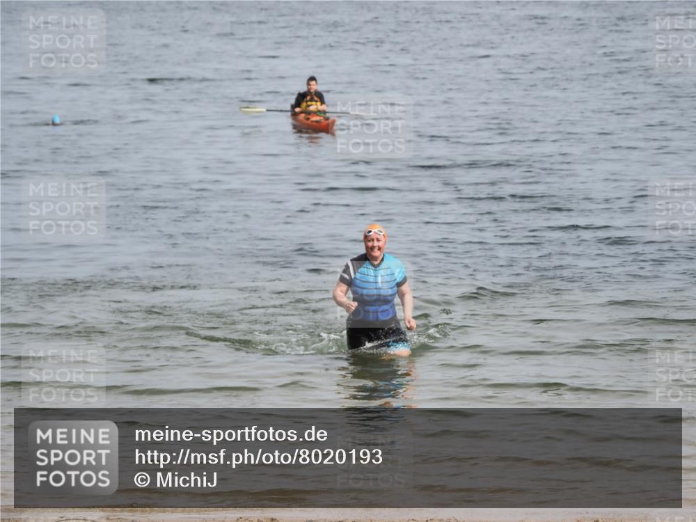 21.06.2025 - 27. Vierlanden-Triathlon MichiJ http://msf.ph/oto/8020193 15.06.2026 10:21:52 Schwimmen 538 meine-sportfotos.de