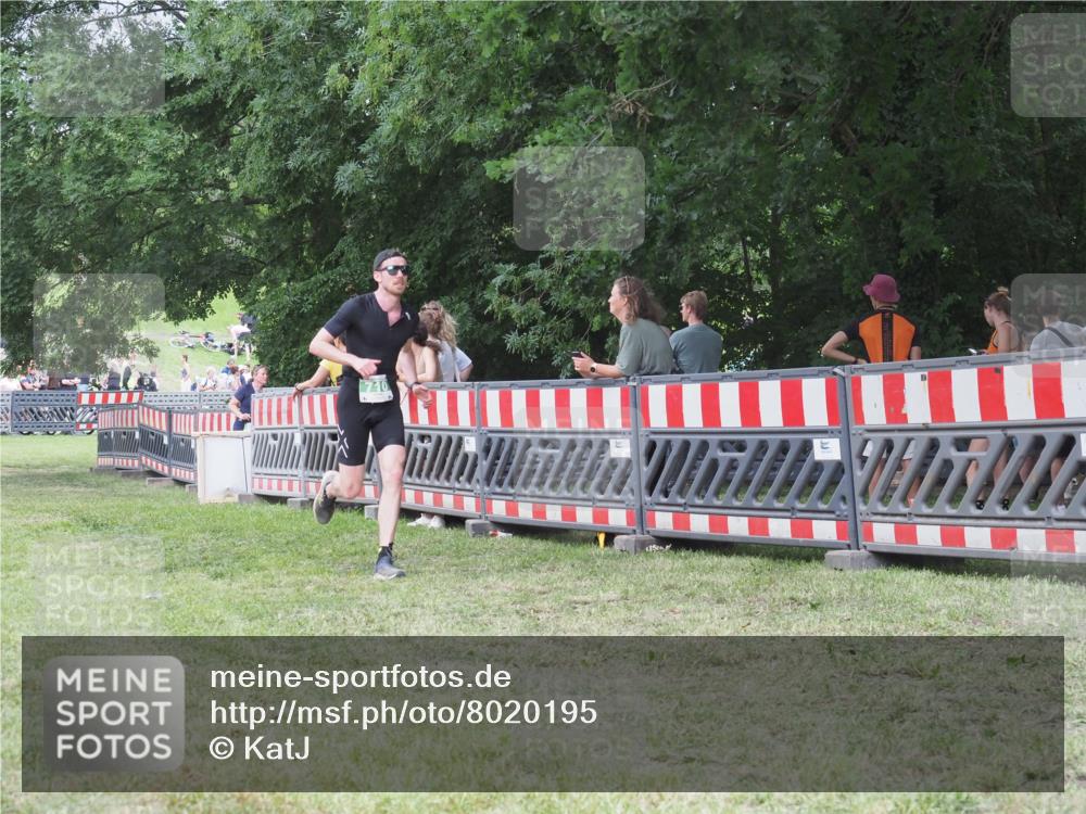 21.06.2025 - 27. Vierlanden-Triathlon KatJ http://msf.ph/oto/8020195 15.06.2025 13:20:08 Ziel 710, 803 meine-sportfotos.de