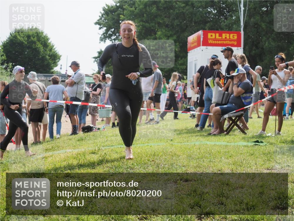 15.06.2025 - 27. Vierlanden-Triathlon KatJ http://msf.ph/oto/8020200 15.06.2025 10:19:55 Schwimmen 500, 503, 539, 569, 578 meine-sportfotos.de
