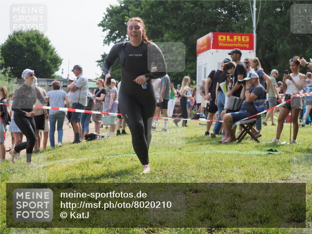 15.06.2025 - 27. Vierlanden-Triathlon KatJ http://msf.ph/oto/8020210 15.06.2025 10:19:55 Schwimmen 500, 503, 539, 569, 578 meine-sportfotos.de
