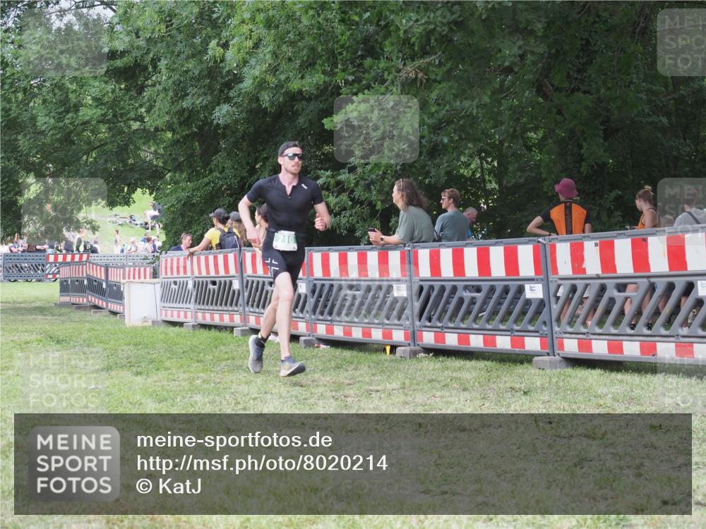 21.06.2025 - 27. Vierlanden-Triathlon KatJ http://msf.ph/oto/8020214 15.06.2025 13:20:08 Ziel 710, 803 meine-sportfotos.de