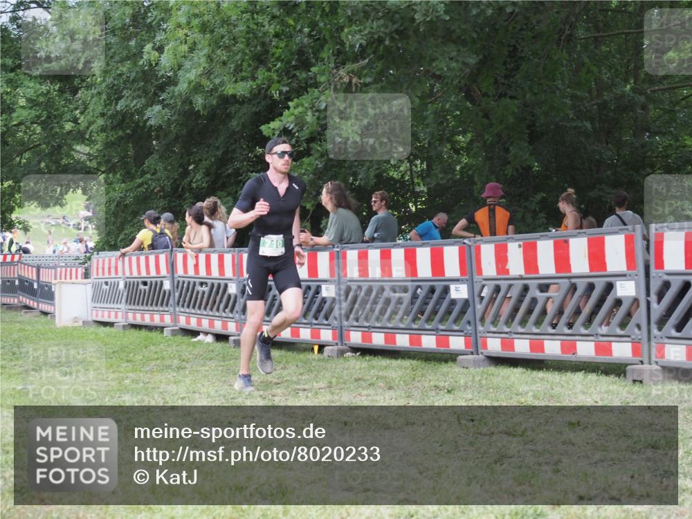 21.06.2025 - 27. Vierlanden-Triathlon KatJ http://msf.ph/oto/8020233 15.06.2025 13:20:08 Ziel 710, 803 meine-sportfotos.de
