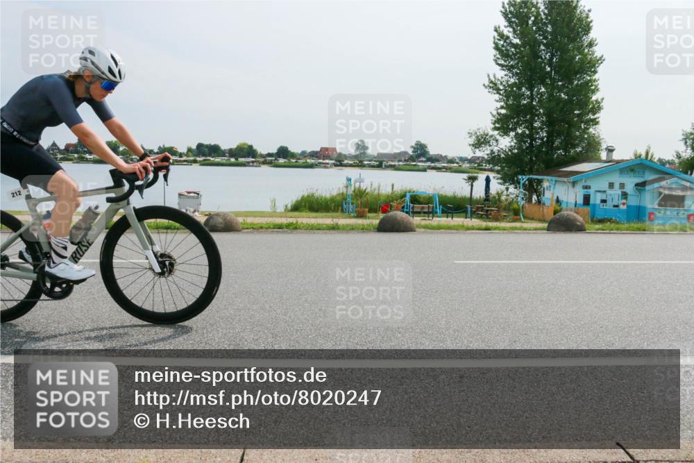 15.06.2025 - 27. Vierlanden-Triathlon H.Heesch http://msf.ph/oto/8020247 15.06.2025 10:26:05 Radfahren 129, 212, 566, 595 meine-sportfotos.de