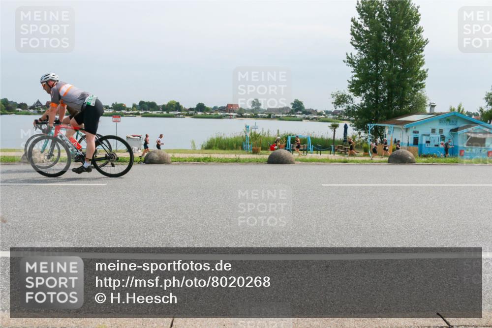 15.06.2025 - 27. Vierlanden-Triathlon H.Heesch http://msf.ph/oto/8020268 15.06.2025 11:16:08 Radfahren 102, 208, 801, 819, 860 meine-sportfotos.de