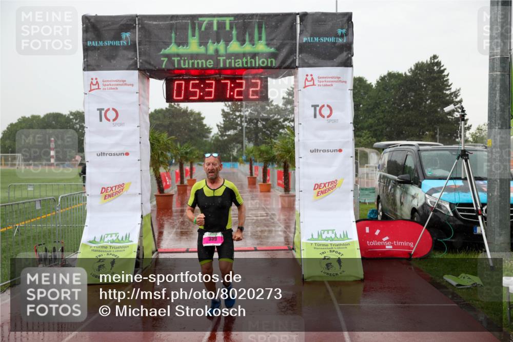 15.06.2025 - 7 Türme Triathlon Michael Strokosch http://msf.ph/oto/8020273 15.06.2025 15:37:22 Ziel  meine-sportfotos.de