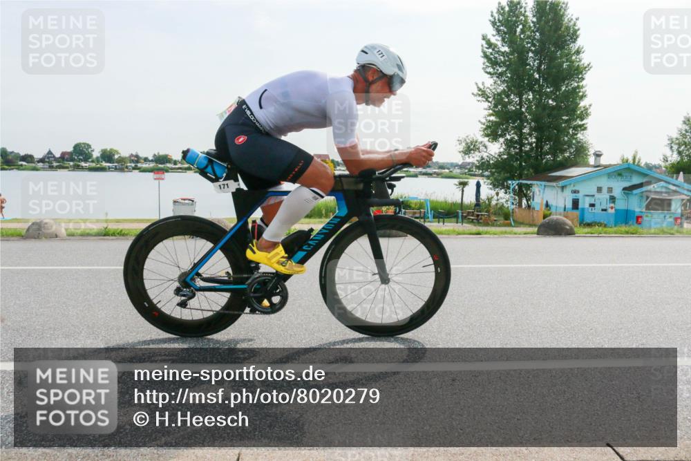 15.06.2025 - 27. Vierlanden-Triathlon H.Heesch http://msf.ph/oto/8020279 15.06.2025 09:44:54 Radfahren 8, 171 meine-sportfotos.de