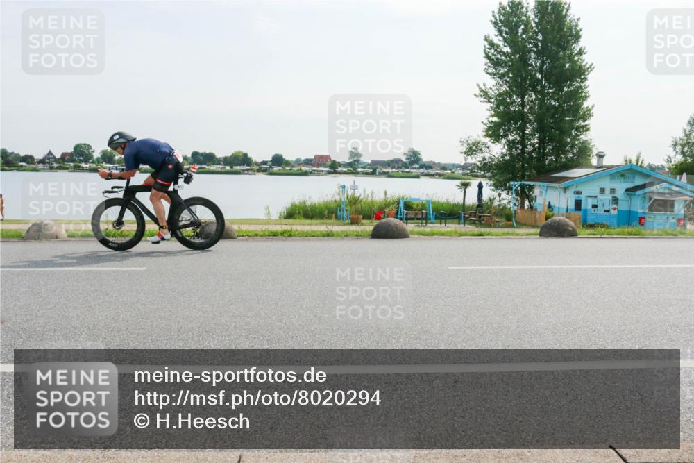 15.06.2025 - 27. Vierlanden-Triathlon H.Heesch http://msf.ph/oto/8020294 15.06.2025 09:45:04 Radfahren 20, 37 meine-sportfotos.de