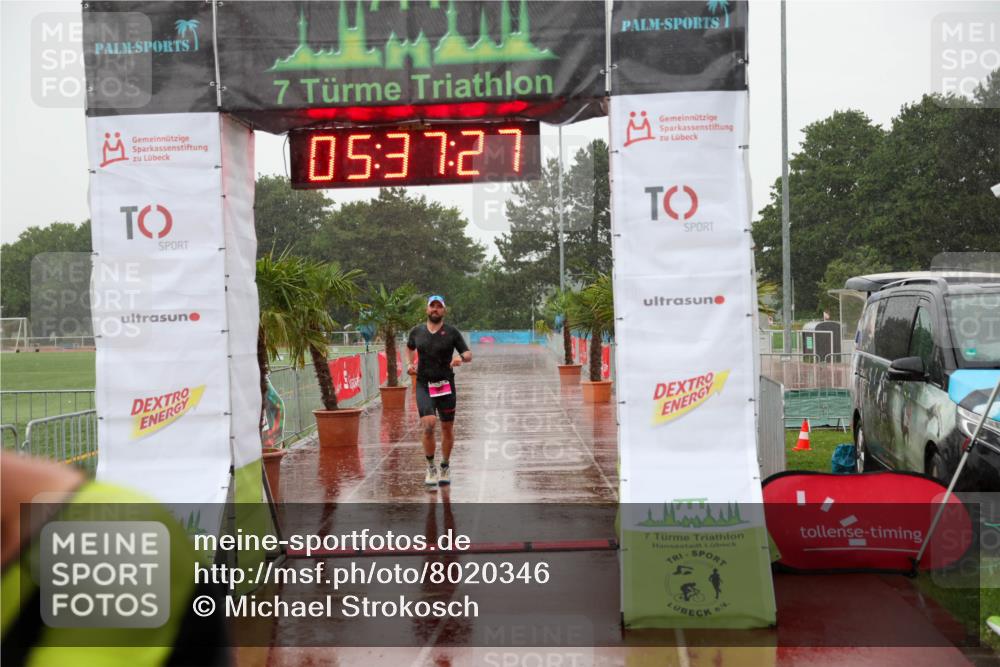 15.06.2025 - 7 Türme Triathlon Michael Strokosch http://msf.ph/oto/8020346 15.06.2025 15:37:27 Ziel 262 meine-sportfotos.de
