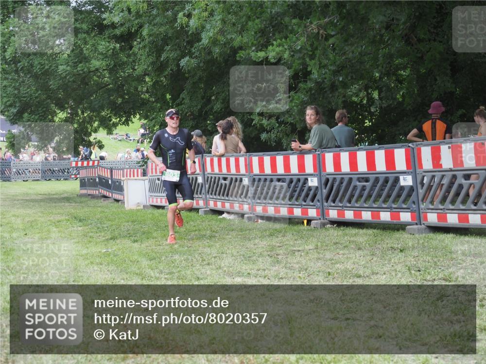 21.06.2025 - 27. Vierlanden-Triathlon KatJ http://msf.ph/oto/8020357 15.06.2025 13:20:11 Ziel 803, 840 meine-sportfotos.de