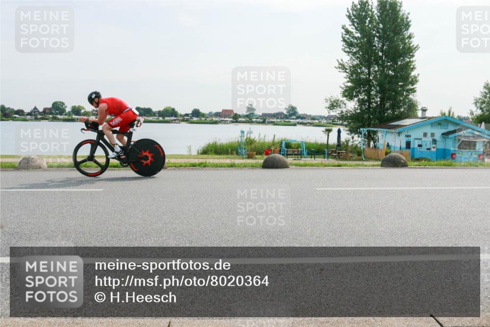 15.06.2025 - 27. Vierlanden-Triathlon H.Heesch http://msf.ph/oto/8020364 15.06.2025 09:45:55 Radfahren 19, 78, 108, 223 meine-sportfotos.de