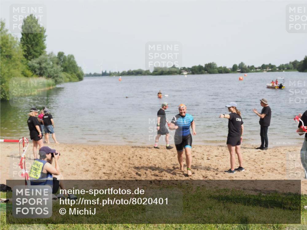 21.06.2025 - 27. Vierlanden-Triathlon MichiJ http://msf.ph/oto/8020401 15.06.2026 10:21:59 Schwimmen 538 meine-sportfotos.de