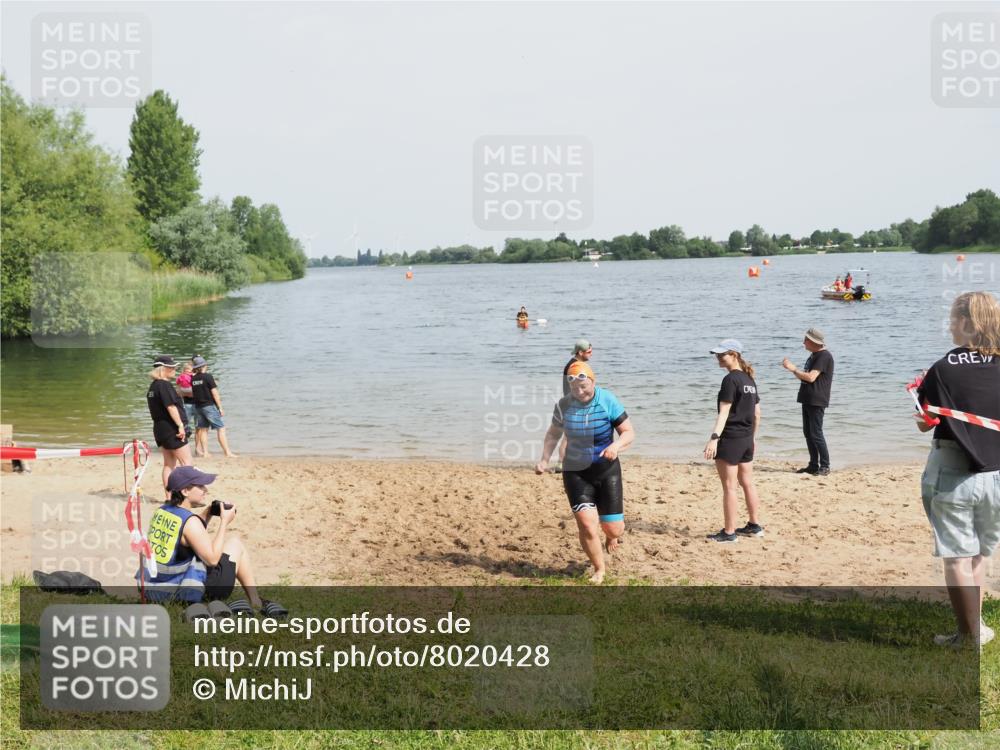 21.06.2025 - 27. Vierlanden-Triathlon MichiJ http://msf.ph/oto/8020428 15.06.2026 10:22:00 Schwimmen 538 meine-sportfotos.de