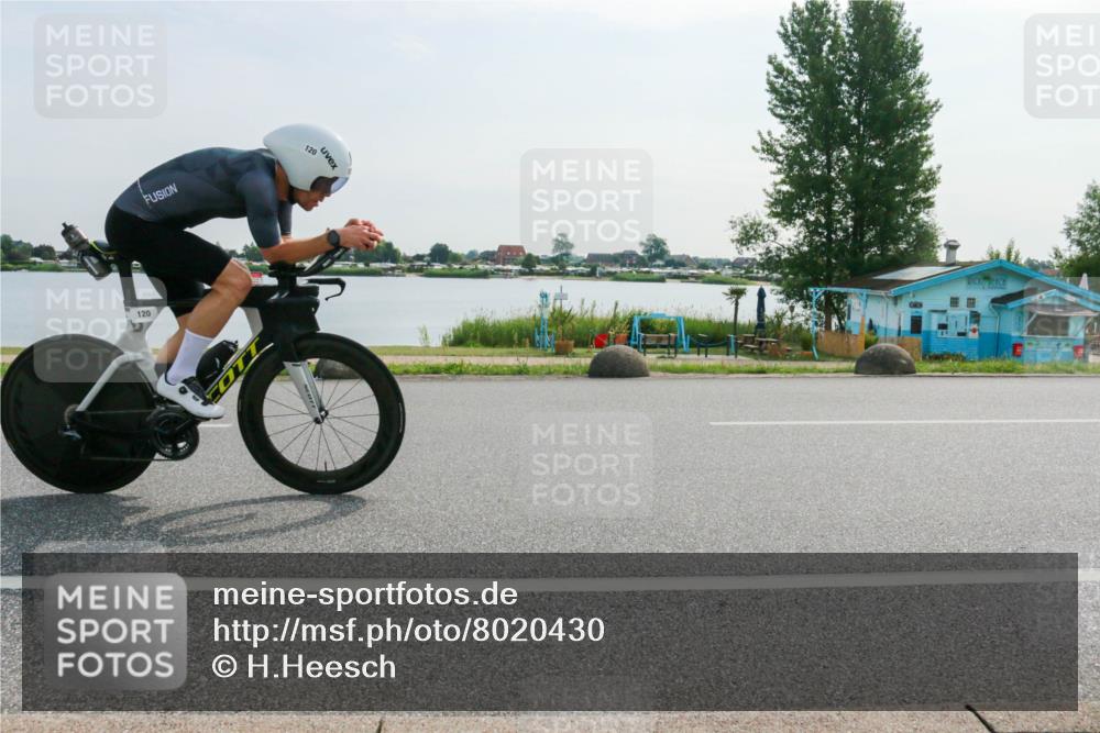 15.06.2025 - 27. Vierlanden-Triathlon H.Heesch http://msf.ph/oto/8020430 15.06.2025 09:46:32 Radfahren 120 meine-sportfotos.de