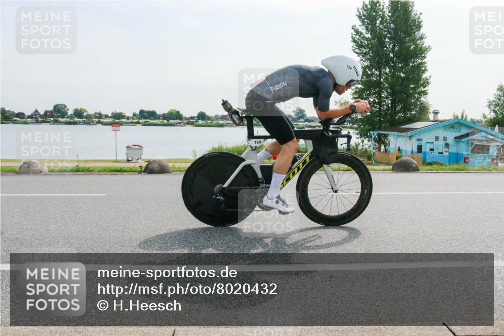 15.06.2025 - 27. Vierlanden-Triathlon H.Heesch http://msf.ph/oto/8020432 15.06.2025 09:46:32 Radfahren 120 meine-sportfotos.de