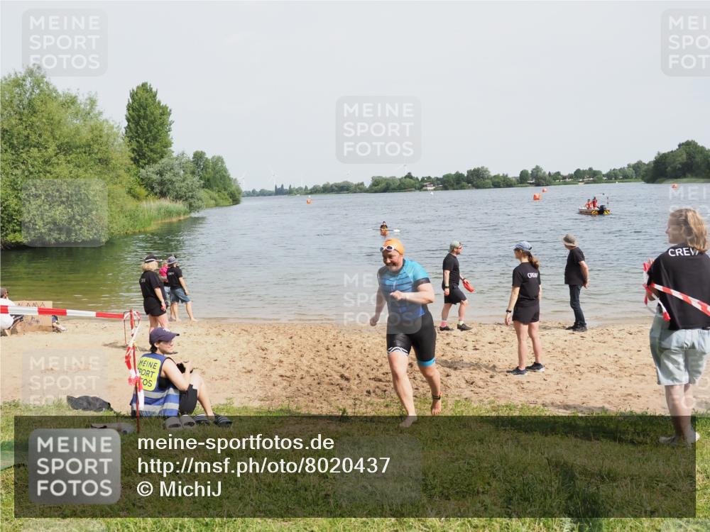 21.06.2025 - 27. Vierlanden-Triathlon MichiJ http://msf.ph/oto/8020437 15.06.2026 10:22:00 Schwimmen 538 meine-sportfotos.de