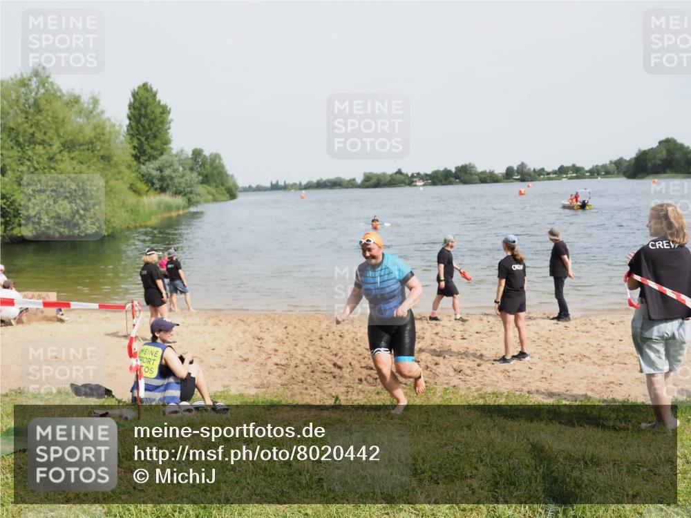 21.06.2025 - 27. Vierlanden-Triathlon MichiJ http://msf.ph/oto/8020442 15.06.2026 10:22:00 Schwimmen 538 meine-sportfotos.de