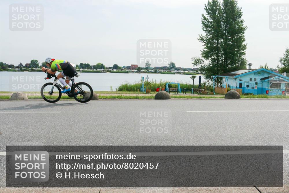 15.06.2025 - 27. Vierlanden-Triathlon H.Heesch http://msf.ph/oto/8020457 15.06.2025 09:46:53 Radfahren 36, 82, 126, 149 meine-sportfotos.de