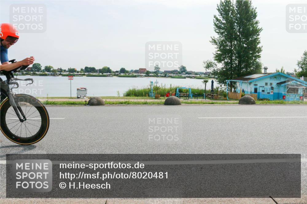 15.06.2025 - 27. Vierlanden-Triathlon H.Heesch http://msf.ph/oto/8020481 15.06.2025 09:47:03 Radfahren 61, 212, 242 meine-sportfotos.de