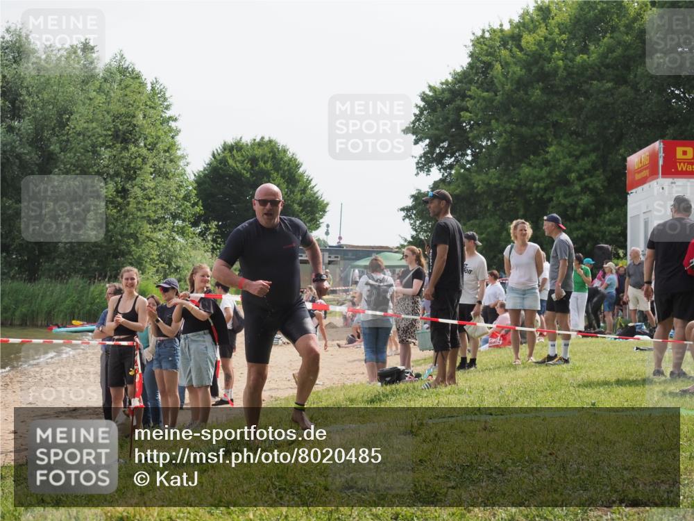 15.06.2025 - 27. Vierlanden-Triathlon KatJ http://msf.ph/oto/8020485 15.06.2025 10:20:15 Schwimmen 616 meine-sportfotos.de