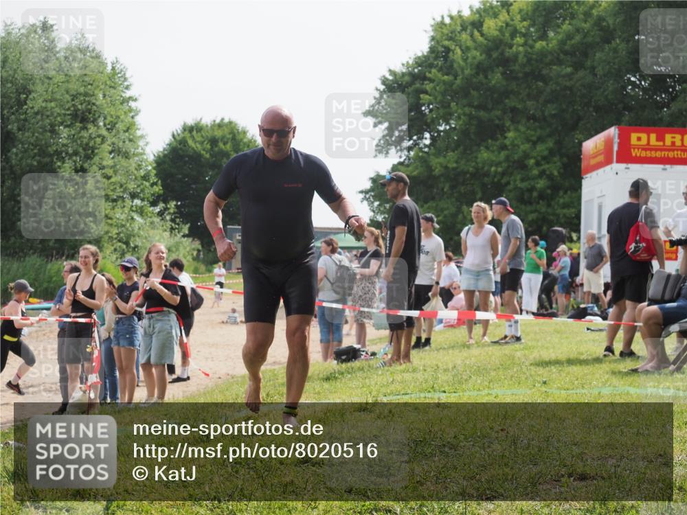 15.06.2025 - 27. Vierlanden-Triathlon KatJ http://msf.ph/oto/8020516 15.06.2025 10:20:16 Schwimmen 616 meine-sportfotos.de