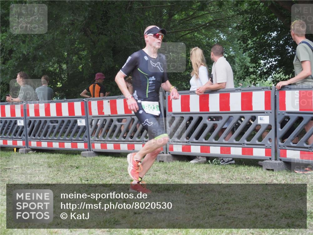 21.06.2025 - 27. Vierlanden-Triathlon KatJ http://msf.ph/oto/8020530 15.06.2025 13:20:12 Ziel 741, 803, 840 meine-sportfotos.de