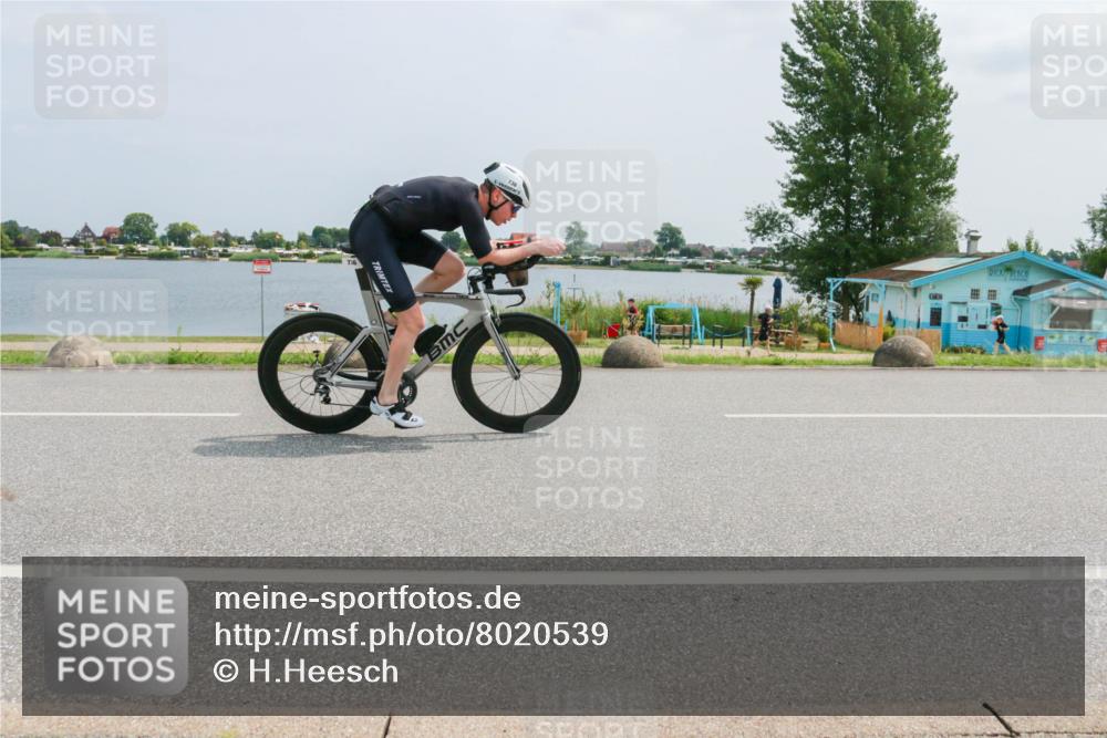 21.06.2025 - 27. Vierlanden-Triathlon H.Heesch http://msf.ph/oto/8020539 15.06.2025 12:04:12 Radfahren 653, 695, 736, 932 meine-sportfotos.de