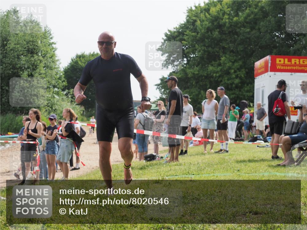 15.06.2025 - 27. Vierlanden-Triathlon KatJ http://msf.ph/oto/8020546 15.06.2025 10:20:17 Schwimmen 616 meine-sportfotos.de