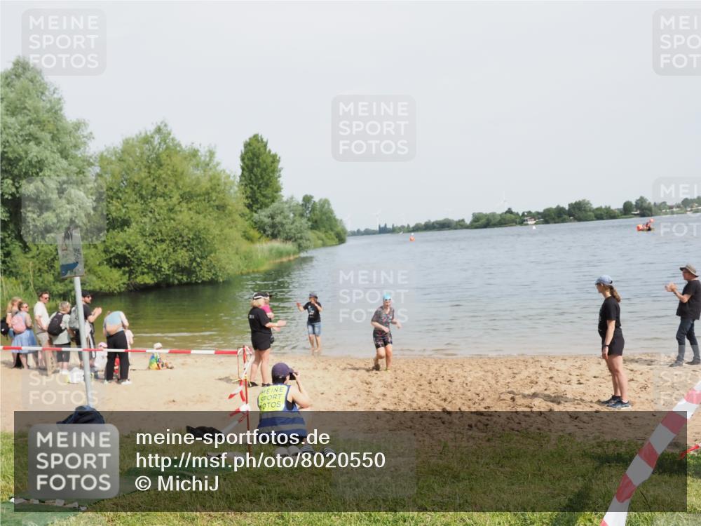 21.06.2025 - 27. Vierlanden-Triathlon MichiJ http://msf.ph/oto/8020550 15.06.2026 10:23:12 Schwimmen 531 meine-sportfotos.de