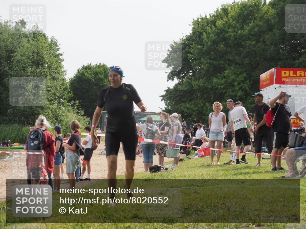 15.06.2025 - 27. Vierlanden-Triathlon KatJ http://msf.ph/oto/8020552 15.06.2025 10:20:36 Schwimmen 619 meine-sportfotos.de