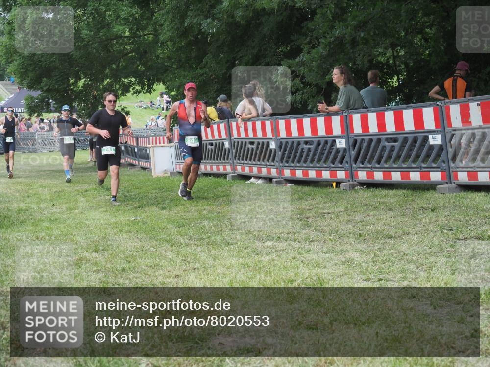 21.06.2025 - 27. Vierlanden-Triathlon KatJ http://msf.ph/oto/8020553 15.06.2025 13:20:20 Ziel 641, 678, 688, 709, 741, 840 meine-sportfotos.de