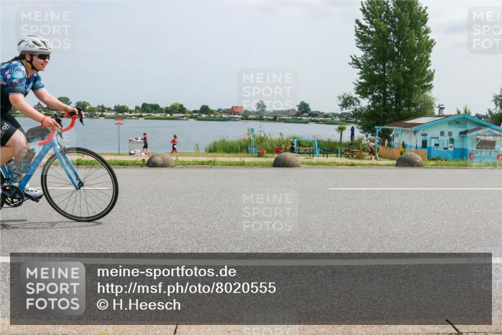 21.06.2025 - 27. Vierlanden-Triathlon H.Heesch http://msf.ph/oto/8020555 15.06.2025 12:04:16 Radfahren 19, 880, 932 meine-sportfotos.de