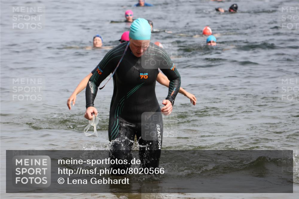 15.06.2025 - 27. Vierlanden-Triathlon Lena Gebhardt http://msf.ph/oto/8020566 15.06.2025 10:17:58 Schwimmen 515, 522, 550, 563, 571, 629 meine-sportfotos.de