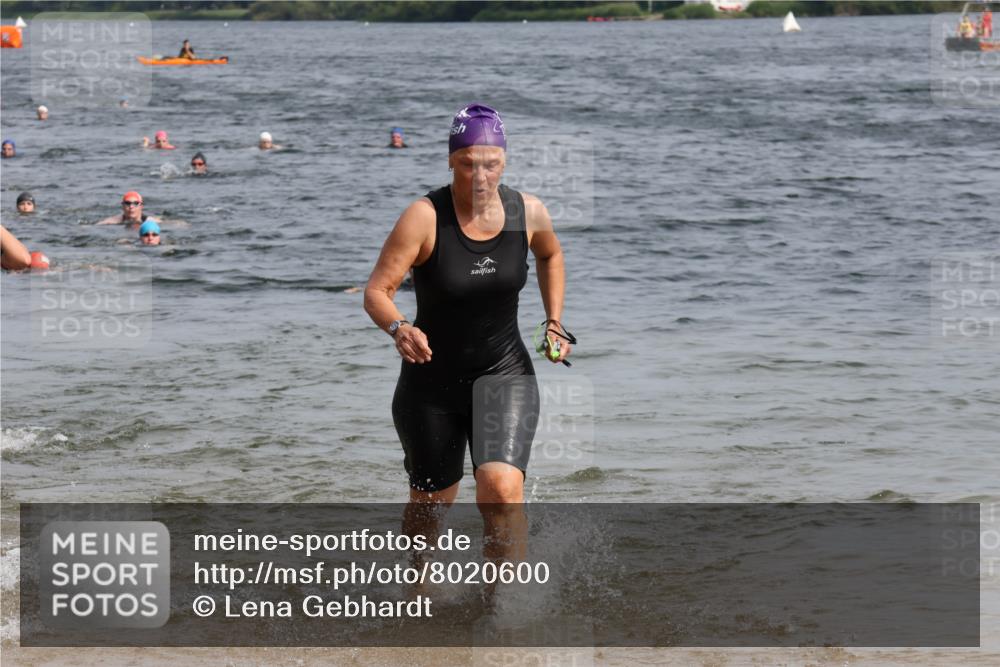 15.06.2025 - 27. Vierlanden-Triathlon Lena Gebhardt http://msf.ph/oto/8020600 15.06.2025 10:18:00 Schwimmen 515, 550, 571, 629 meine-sportfotos.de