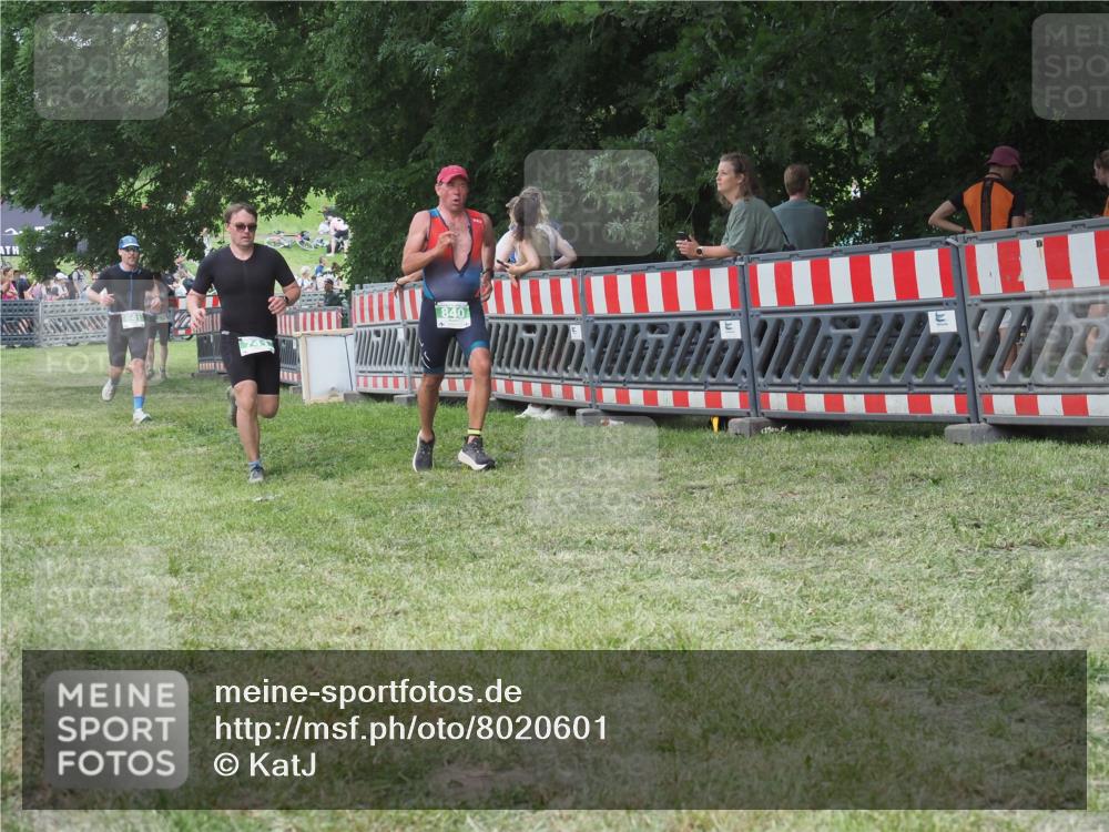 21.06.2025 - 27. Vierlanden-Triathlon KatJ http://msf.ph/oto/8020601 15.06.2025 13:20:20 Ziel 641, 678, 688, 709, 741, 840 meine-sportfotos.de