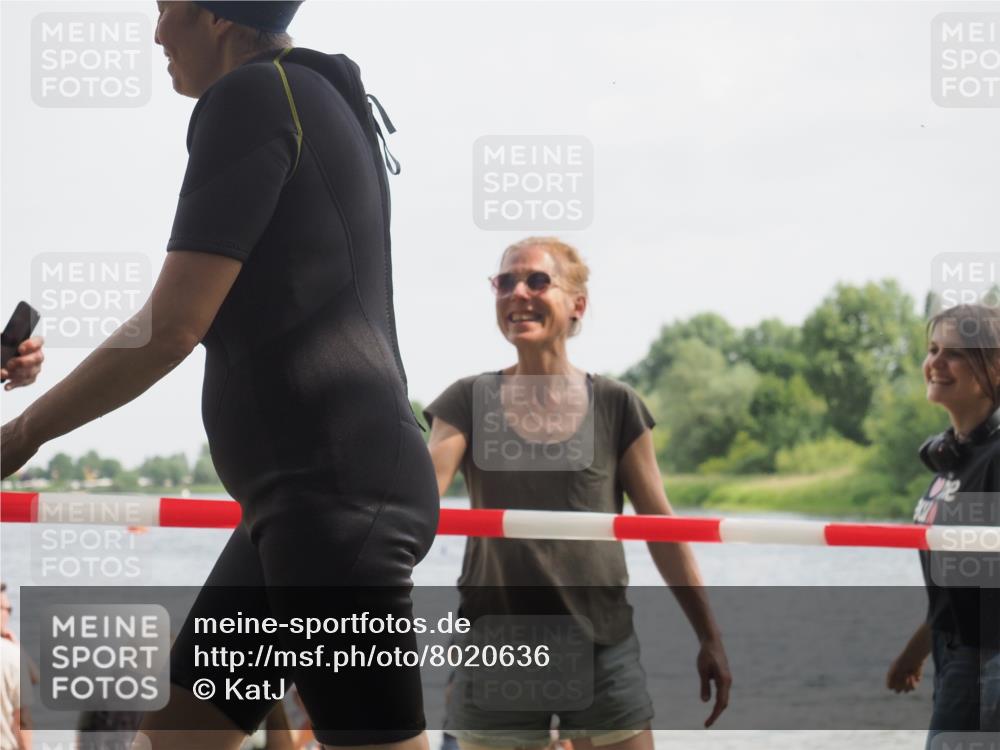15.06.2025 - 27. Vierlanden-Triathlon KatJ http://msf.ph/oto/8020636 15.06.2025 10:20:41 Schwimmen 619 meine-sportfotos.de