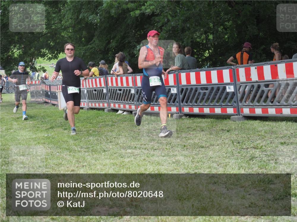 21.06.2025 - 27. Vierlanden-Triathlon KatJ http://msf.ph/oto/8020648 15.06.2025 13:20:21 Ziel 641, 678, 688, 694, 709, 741, 840 meine-sportfotos.de