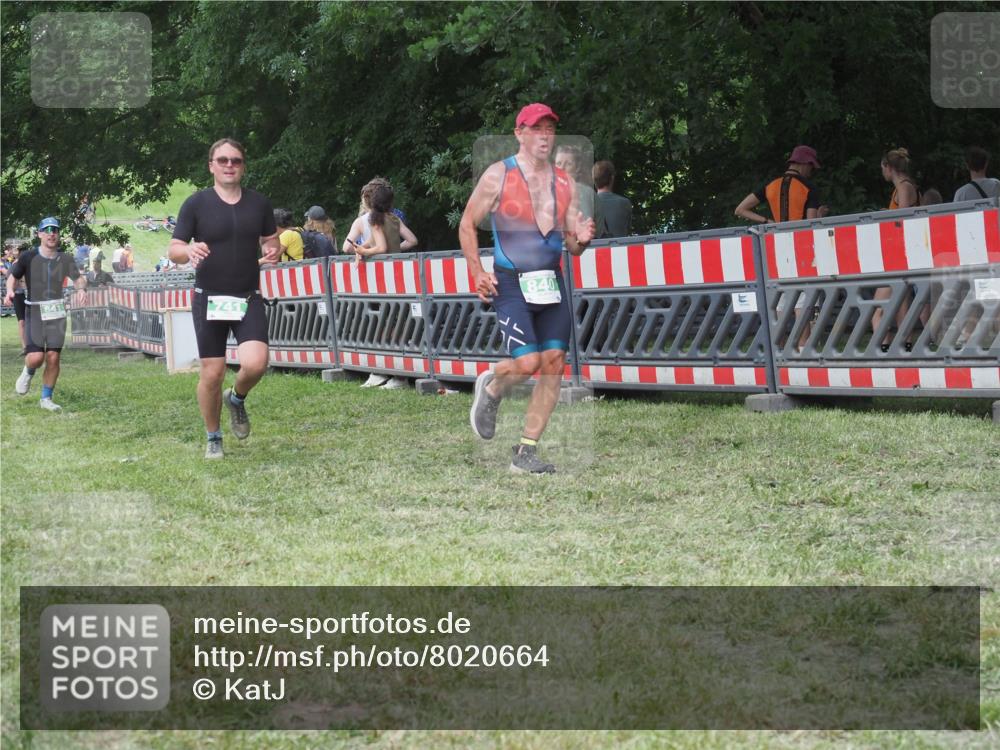 21.06.2025 - 27. Vierlanden-Triathlon KatJ http://msf.ph/oto/8020664 15.06.2025 13:20:21 Ziel 641, 678, 688, 694, 709, 741, 840 meine-sportfotos.de