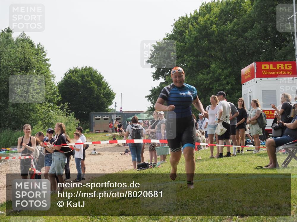 15.06.2025 - 27. Vierlanden-Triathlon KatJ http://msf.ph/oto/8020681 15.06.2025 10:22:03 Schwimmen 538 meine-sportfotos.de