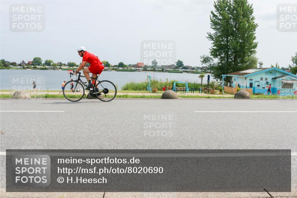 21.06.2025 - 27. Vierlanden-Triathlon H.Heesch http://msf.ph/oto/8020690 15.06.2025 12:04:21 Radfahren 19, 792, 804, 880, 901, 954 meine-sportfotos.de