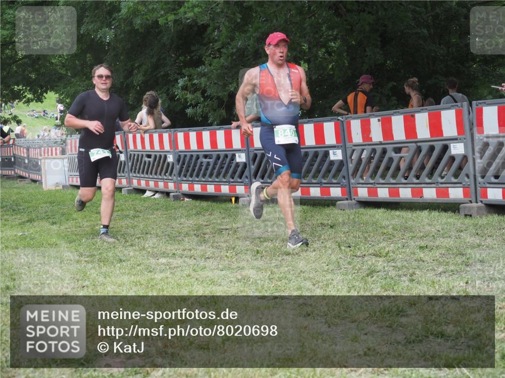 21.06.2025 - 27. Vierlanden-Triathlon KatJ http://msf.ph/oto/8020698 15.06.2025 13:20:21 Ziel 641, 678, 688, 694, 709, 741, 840 meine-sportfotos.de