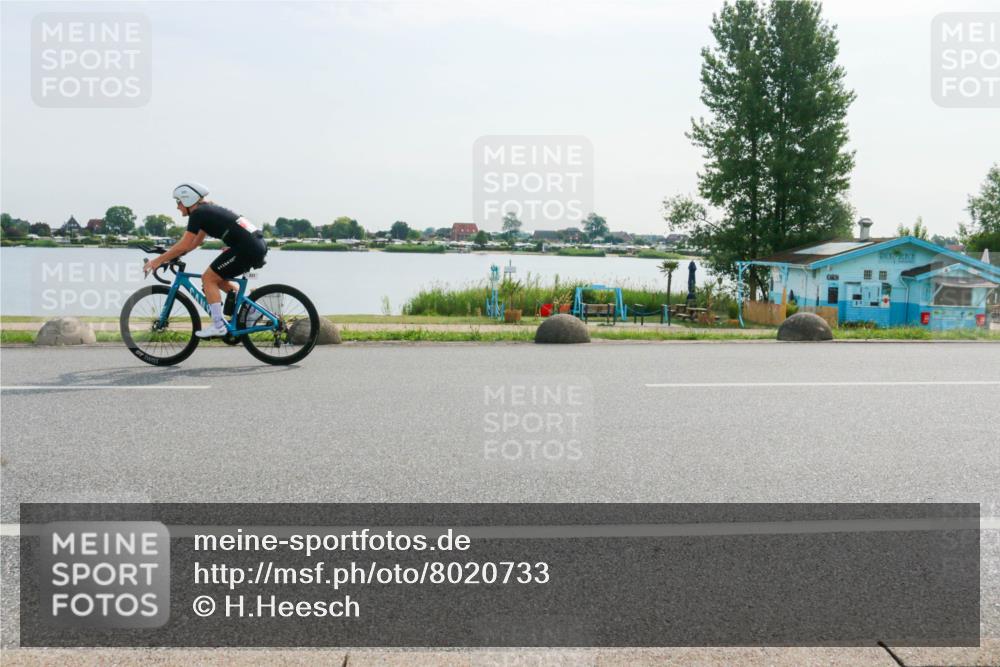 15.06.2025 - 27. Vierlanden-Triathlon H.Heesch http://msf.ph/oto/8020733 15.06.2025 09:49:16 Radfahren 151, 220, 221 meine-sportfotos.de