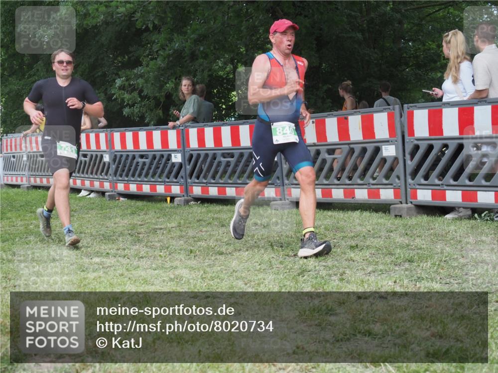 21.06.2025 - 27. Vierlanden-Triathlon KatJ http://msf.ph/oto/8020734 15.06.2025 13:20:22 Ziel 641, 678, 688, 694, 709, 741, 840 meine-sportfotos.de