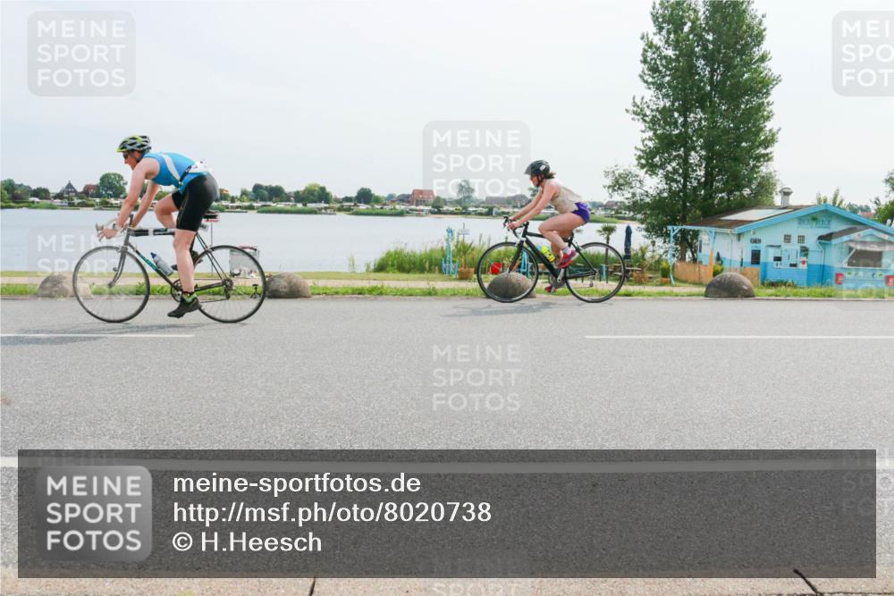 15.06.2025 - 27. Vierlanden-Triathlon H.Heesch http://msf.ph/oto/8020738 15.06.2025 10:26:54 Radfahren 328, 537, 547, 562, 575 meine-sportfotos.de