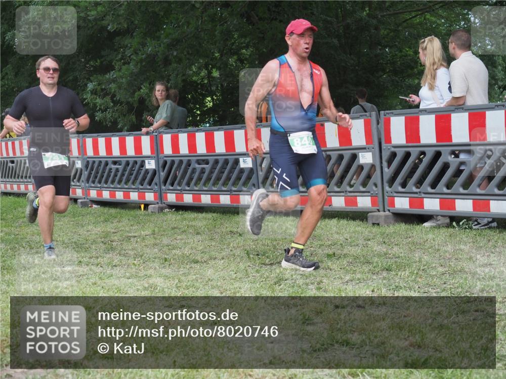 21.06.2025 - 27. Vierlanden-Triathlon KatJ http://msf.ph/oto/8020746 15.06.2025 13:20:22 Ziel 641, 678, 688, 694, 709, 741, 840 meine-sportfotos.de