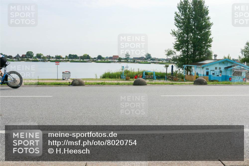 15.06.2025 - 27. Vierlanden-Triathlon H.Heesch http://msf.ph/oto/8020754 15.06.2025 09:49:26 Radfahren 27, 54 meine-sportfotos.de