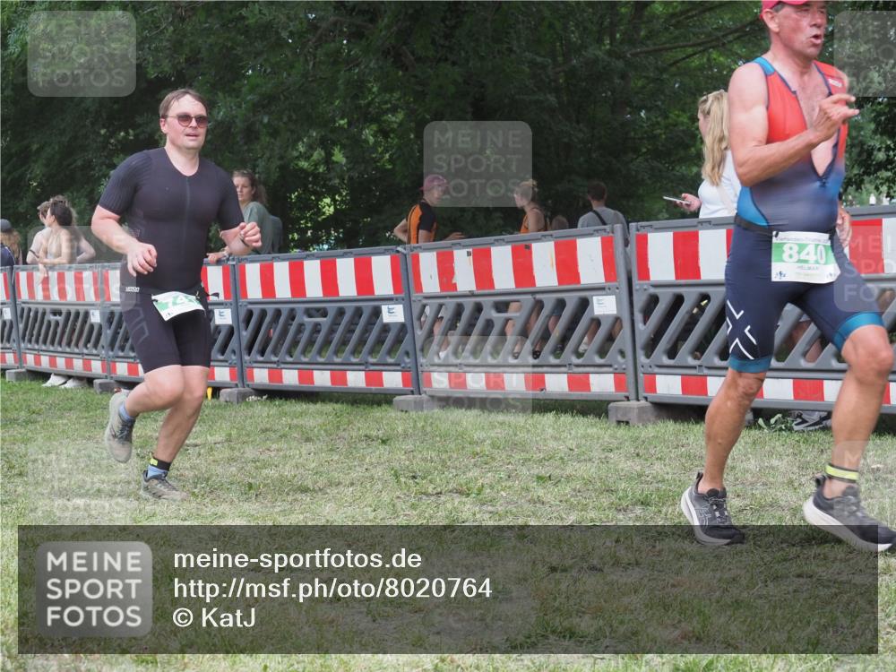21.06.2025 - 27. Vierlanden-Triathlon KatJ http://msf.ph/oto/8020764 15.06.2025 13:20:22 Ziel 641, 678, 688, 694, 709, 741, 840 meine-sportfotos.de